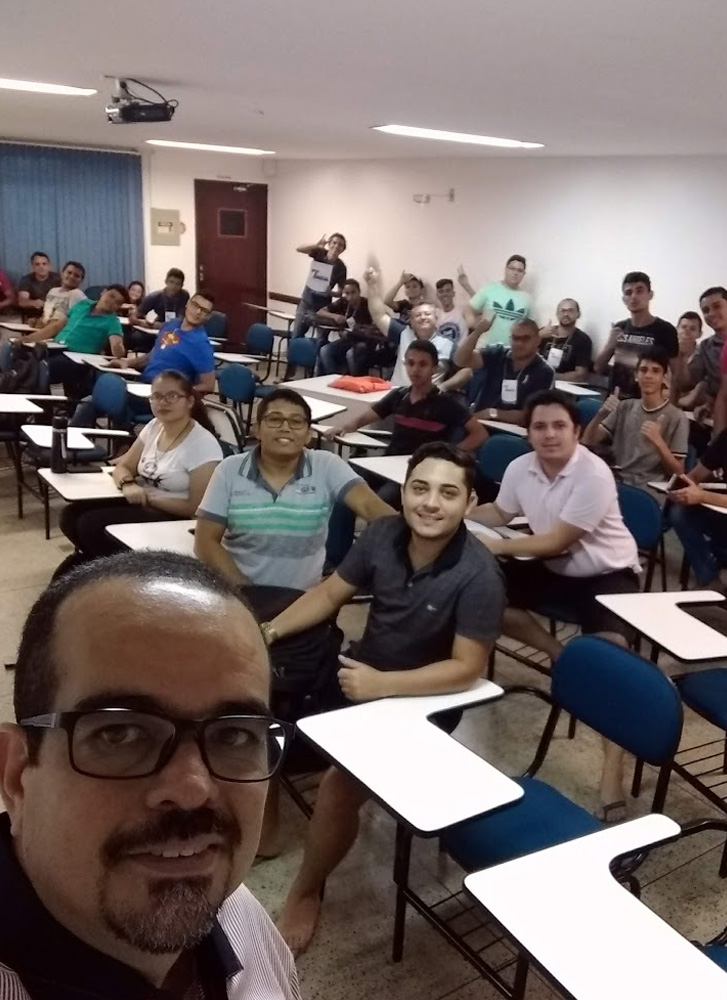 Aula na Pós de Redes de Computadores na Unileão/CE.